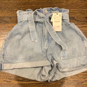 Zara denim paper bag shorts. Light wash NWT US 10